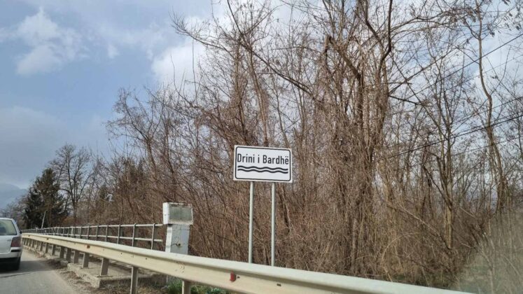 FOTO: KoSSev/Jednojezični napis Beli Drim
