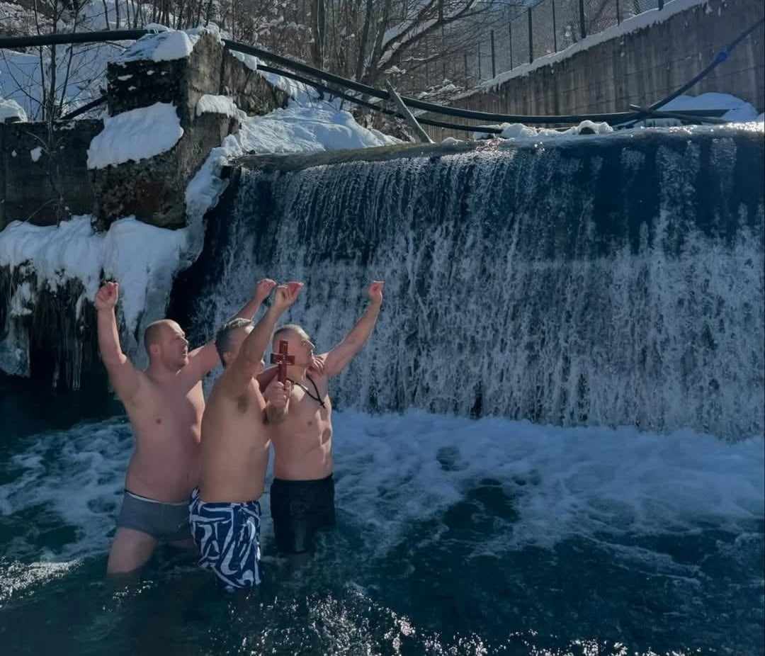 FOTO: Radio Borzani/Plivanje za Časni Krst u Sirinićkoj Župi