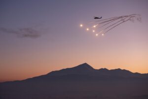 Helikopter KFOR signalne rakete Bondstil