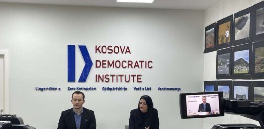 Demokratija na delu konferencij za štampu
