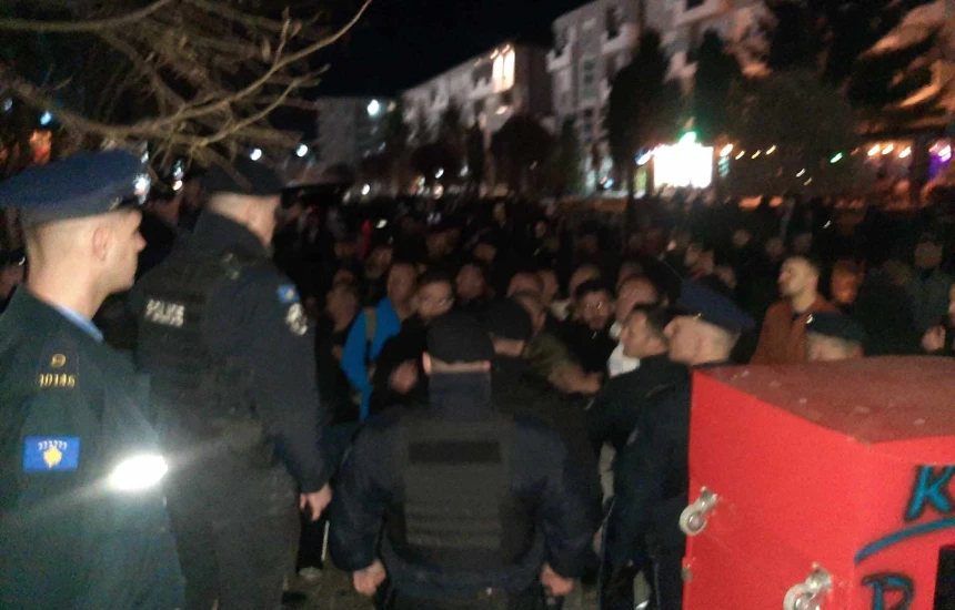Kurtija u Srbici dočekali povici 'Tači' i 'Aljbine lopove', Čeku: Ometaju skup LVV, dok im paralelna opština Srbije nije smetala