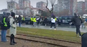 KRIK: Devojka koja je autom udarila studentkinju na protestu puštena iz pritvora