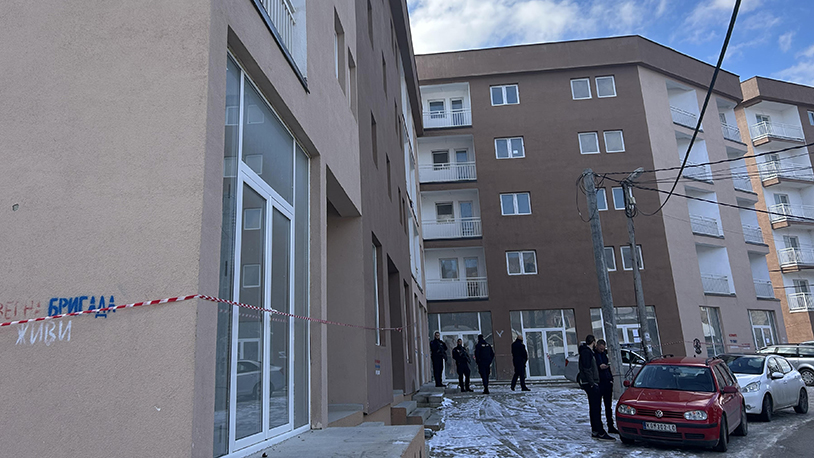 Zgrade izgrađene sredstvima Republike Srbije u Zubinom Potoku čuva policija; Iz opštine najavljuju novi konkurs