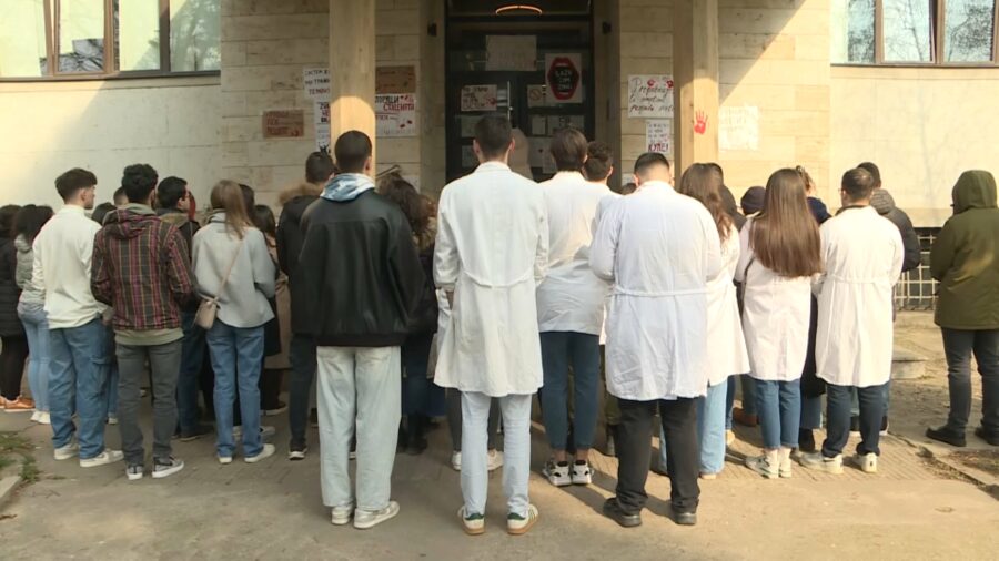 Studenti odaju poštu stradalima: Pružaju podršku Srpskom lekarskom društvu, traže od njih da učine isto