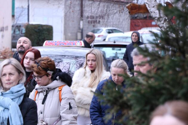 Protesti Mitrovica 15 minuta ti&scaron;ina