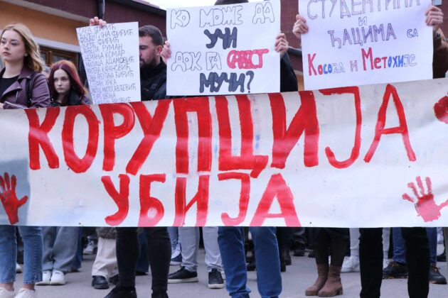 Protesti Mitrovica 15 minuta ti&scaron;ina