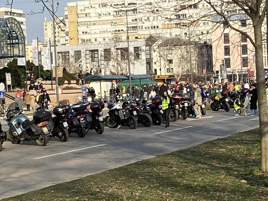 Motociklista - učesnik blokade teško povređen u Novom Sadu