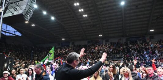 Vučić: 90 odsto studenata časni ljudi koji ispravljaju krive drine, vratite se u klupe