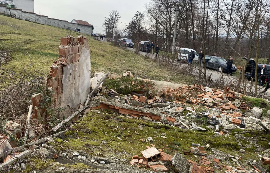 Tela nastradale dece kod Đakovice poslata na obdukciju, kosovski zvaničnici uputili saučešće, Konjufca zatražio istragu