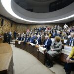 Obeležavanje godišnjice rata u Ukrajini na Kosovu; Kurti: „Pretrpeli smo genocid, razumemo bol“ Godišnjica rata u Ukrajini Priština obeležavanje