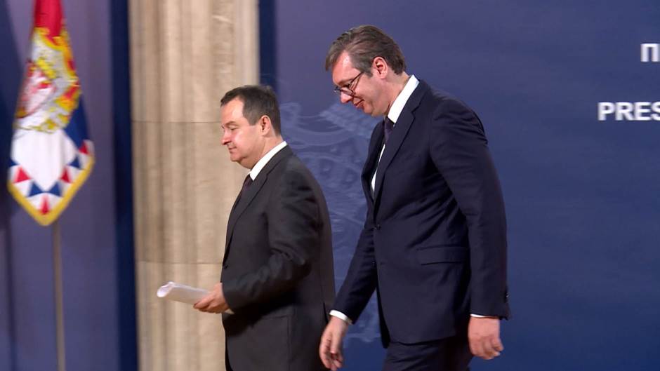 Vučiću plata skočila za 20.000 dinara, Dačić najplaćeniji sa više od 400.000