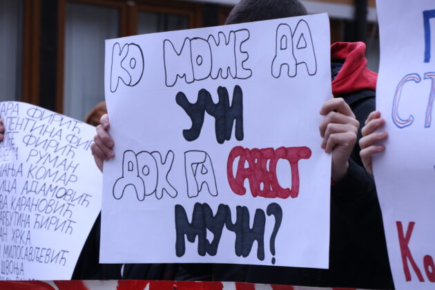 Protesti Mitrovica 15 minuta ti&scaron;ina