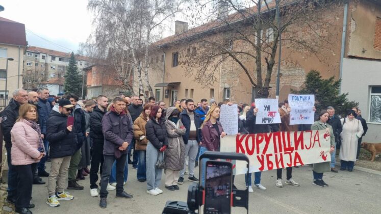 Protesti Mitrovica 15 minuta ti&scaron;ina