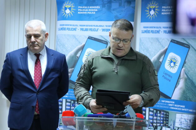 direktor Kosovske policije, Gazmend Hodža i kosovski ministar unutra&scaron;njih poslova, Dželjalj Svečlja.