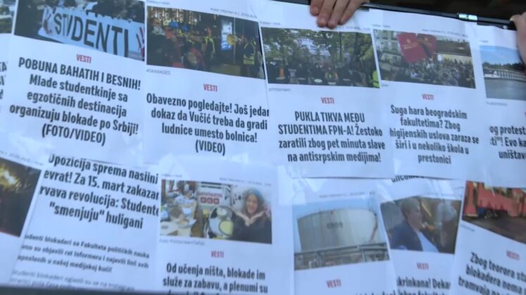 Studenti protest ispred informera