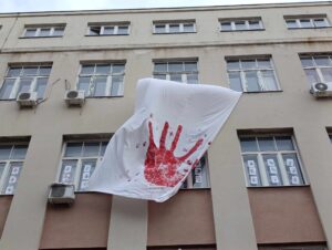 Napadnuti profesorka i portir na Pravnom u Beogradu; Ministar prosvete dočekan zvižducima u N.Sadu