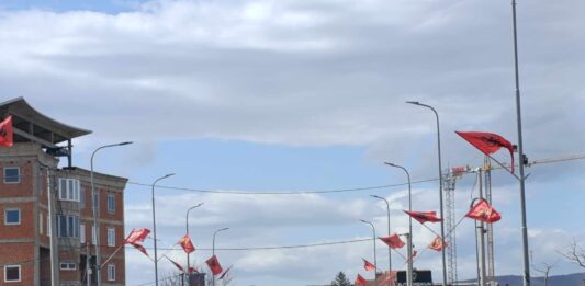 Podujevo / Zastave Albanije / OVK