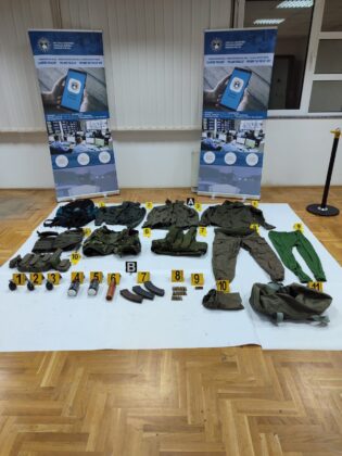 KP: KFOR nai&scaron;ao na sumnjiva vozila kod Banjske, zaplenili smo uniforme, bombe