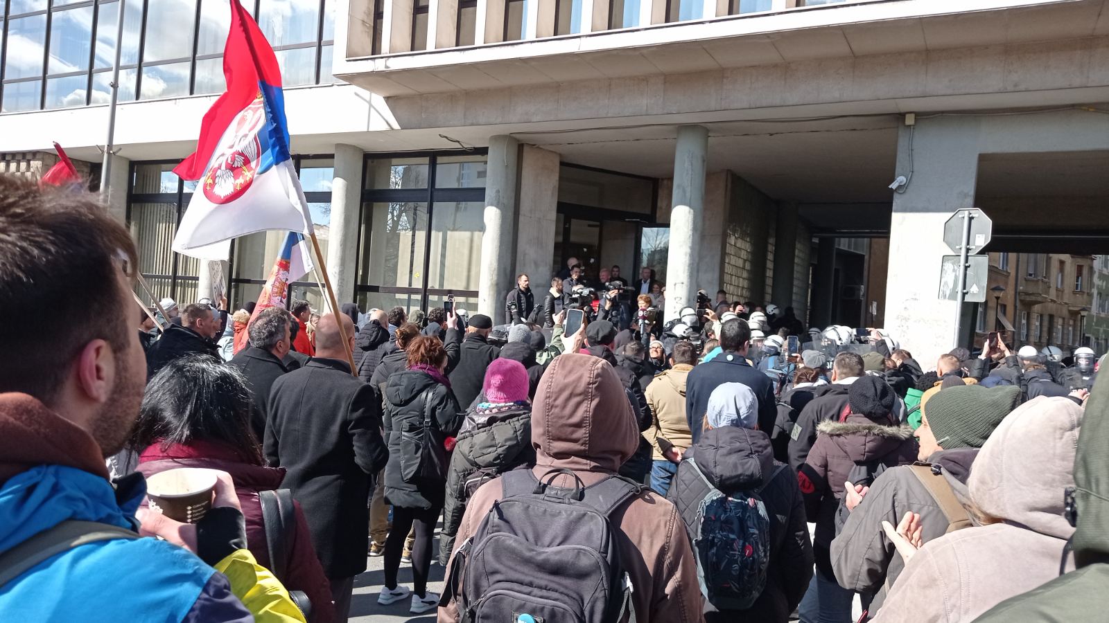 U Srbiji dan žalosti i akcija ćutnje sat i 14 minuta