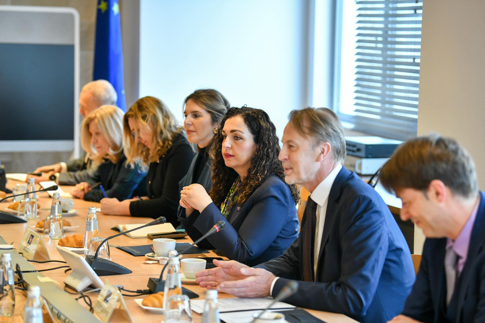 Osmani sa ambasadorima EU, traži hitno ukidanje mera prema Kosovu