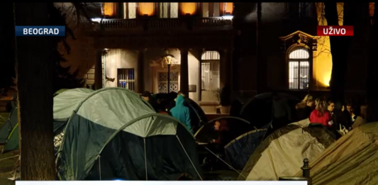 Studenti ispred predsedništva, kontra studenti