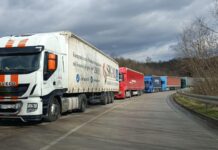 Udruženje prevoznika odlaže najavljeni protest na graničnim i administrativnim prelazima Merdare kamioni