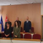 Svečanom sednicom i odavanjem počasti porodici Jašari, SO Severna Mitrovica obeležila početak trodnevne „Epopeje OVK“ Sednica SO Severna Mitrovica