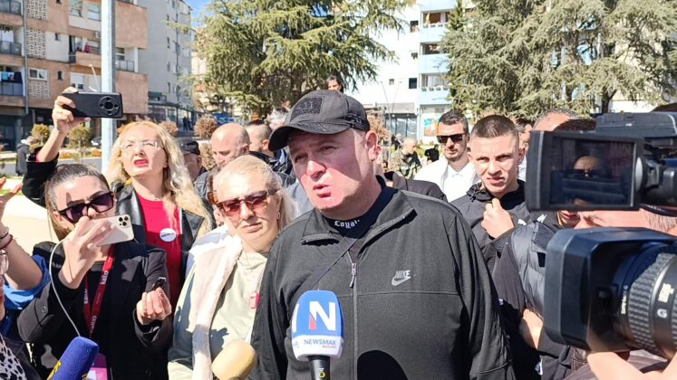 Otac i deda privedenog maloletnika kažnjeni nakon protesta u Severnoj Mitrovici Protest mitrovica građani