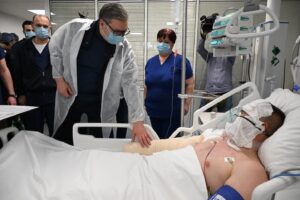 Vučić: Ne moraju nikog da jure Aleksandar Vučić Klinički centar Srbije