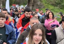 Dugi redovi širom Srbije za podršku Studentskoj listi; vlast već predala listu RIK-u Slavković o studentskim marševima: Uparkiravaju 21. vek u Srbiju i oslobađaju je