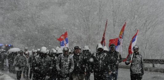 Srbi pešačenje Vučić skup