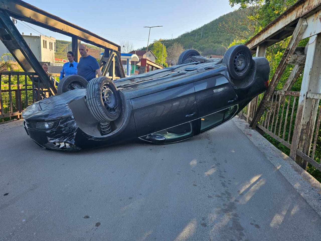 Saobraćajna nesreća u Zvečanu: Vozilo se prevrnulo, nema povređenih