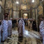Brojni vernici na liturgiji u Visokim Dečanima, raste broj posetilaca Visoki dečani liturgija