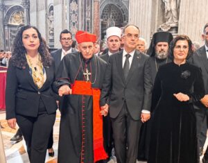 Osmani odala počast Papi, Macut najavio da će prisustvovati sahrani