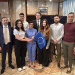 „I Hear You,“ EU Enlargement Commissioner Tells Protesting Students in Novi Sad