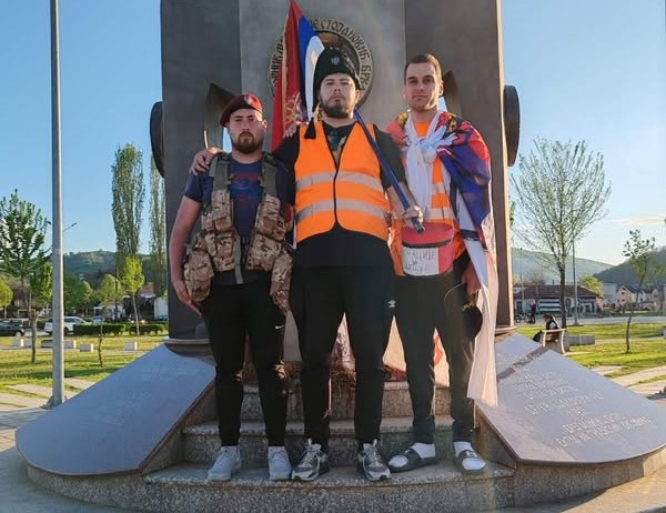 Trojica mladića već peti dan pešače ka Svetoj gori: „U Hilandaru da pomenemo sve žrtve nadstrešnice“