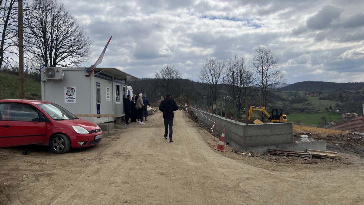 Da li se na Merdaru postavljaju temelji za objekte srpskih institucija sa Kosova?