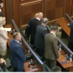 Zakletva – „štitiću teritorijalni integritet Kosova“; Redža: Poslanici SL pokušali da sakriju potpisivanje Poslanici Srpske liste skupšina