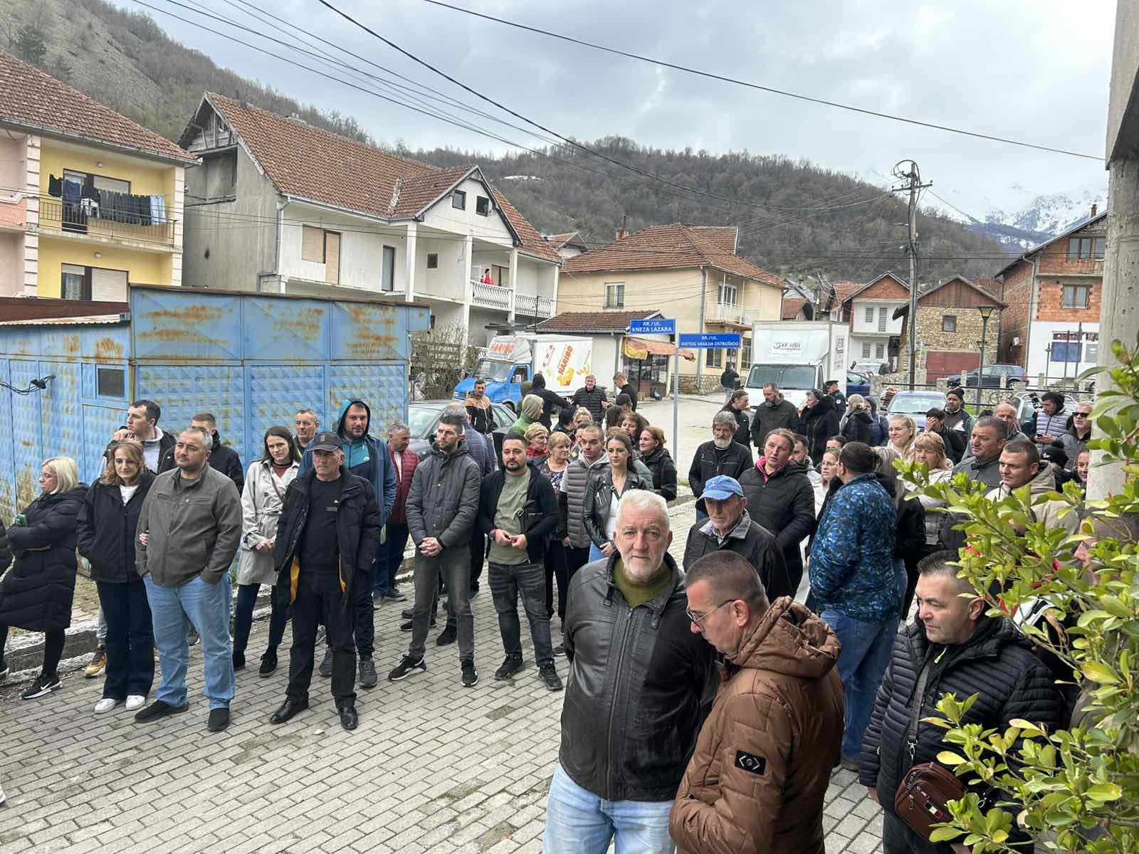 Dva protesta u Štrpcu zbog raspodele novčane pomoći iz budžeta Srbije za socijalno najugroženije