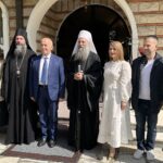 Gradonačelnik Peći i saradnici sa patrijarhom na Vaskrs u Pećkoj Patrijaršiji FOTO: Srpski patrijarh sa gradonačelnikom Peći na Vaskrsu u Patrijaršiji/Hram TV