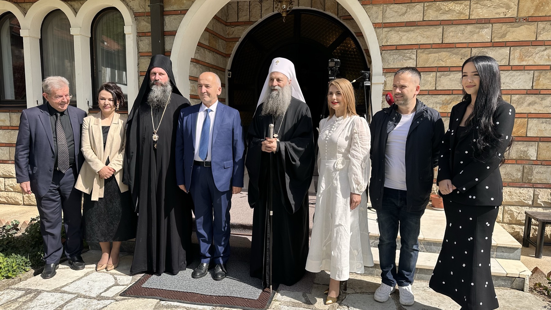 Gradonačelnik Peći i saradnici sa patrijarhom na Vaskrs u Pećkoj Patrijaršiji