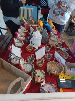 Uskr&scaron;nja prodajna izložba osnovaca u Gračanici - tradicija koja živi