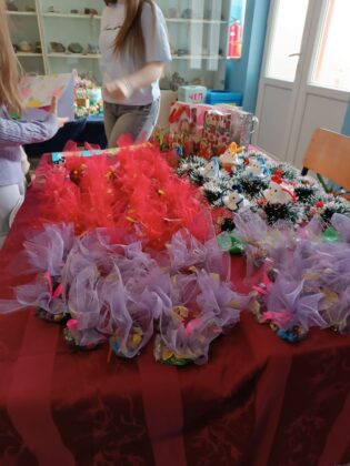 Uskr&scaron;nja prodajna izložba osnovaca u Gračanici - tradicija koja živi