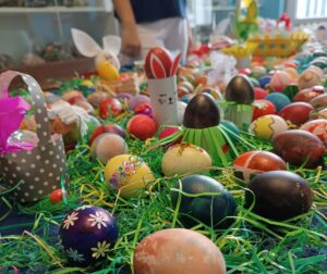Uskršnja prodajna izložba osnovaca u Gračanici - tradicija koja živi