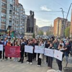Mitrovački studenti traže vanrednu sednicu Skupštine Srbije o statusu Univerziteta u Prištini Studenti 16 minuta tišine mitrovica