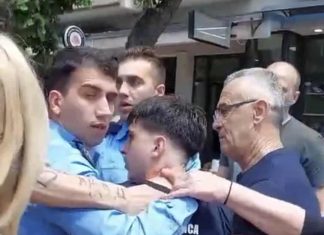 Kako su mediji na albanskom izvestili o incidentu na Severu FOTO: policajac rukom za vrat maturanta/Telegram skrinšot