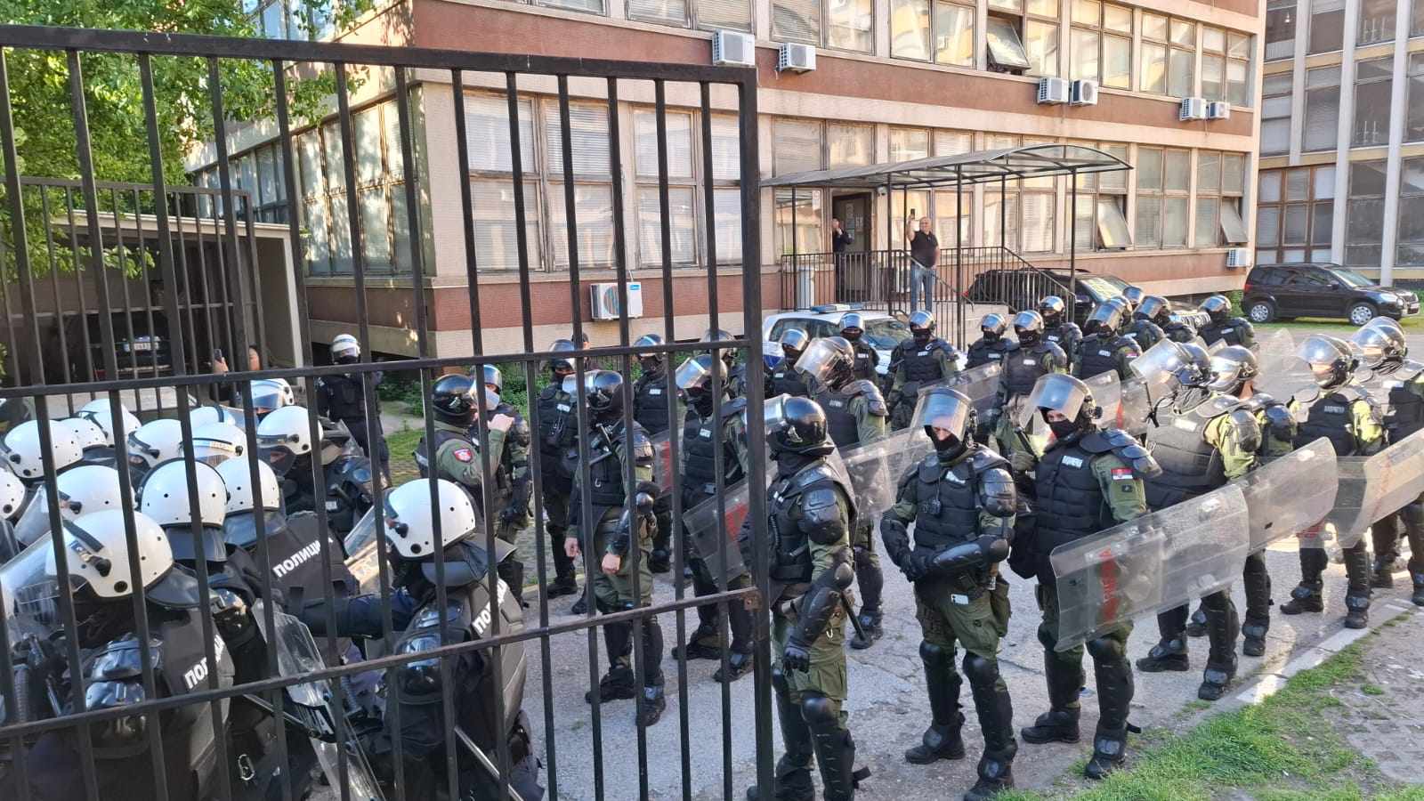 Završena blokada suda u Nišu, protesti nastavljeni ispred policije – Novi Sad i dalje blokiran