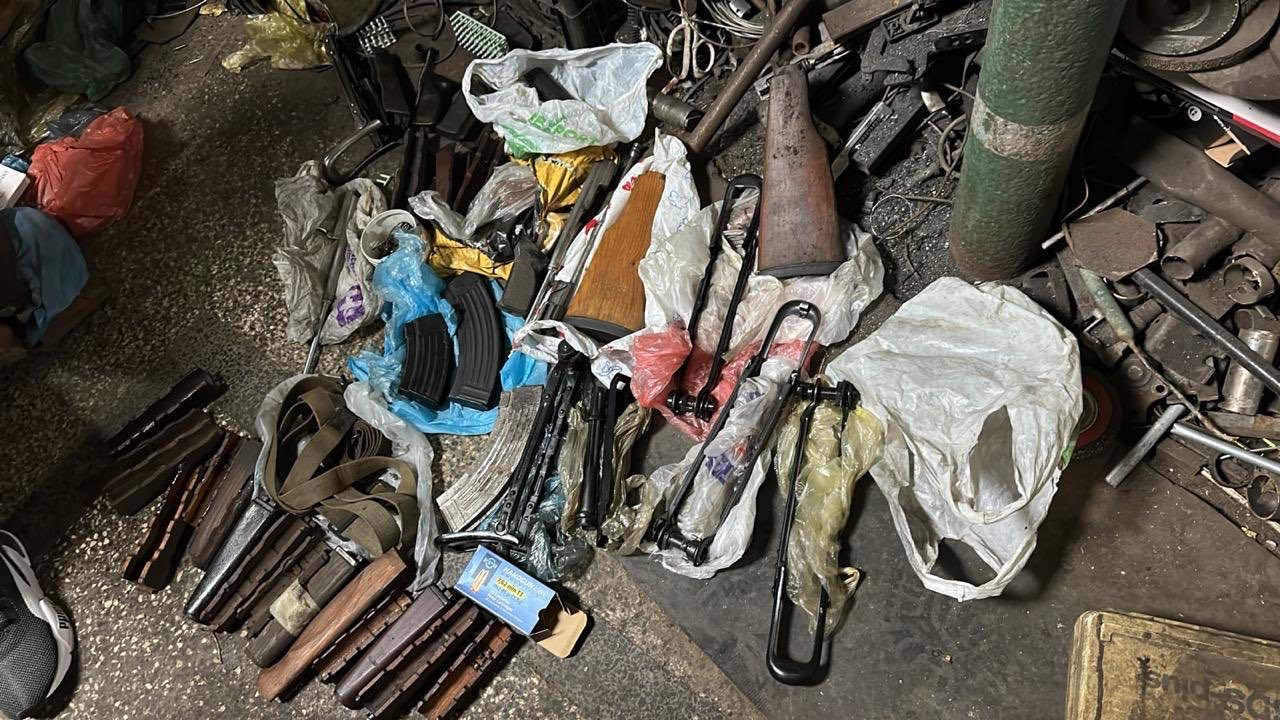 Radionica za modifikaciju oružja otkrivena tokom današnjeg pretresa, jednoj osobi određeno policijsko zadržavanje