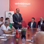Kurti sa novim članovima LVV iz Prizrena; Express: Pokrenuo kampanju za lokalne izbore Samoopredeljenje Prizren Kurti