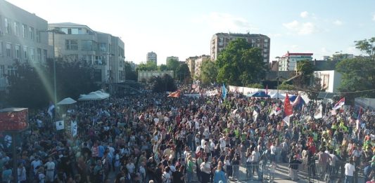 Protest u Šapcu: "Vlast koja tuče svoju mladost treba da se brine za svoju budućnost"